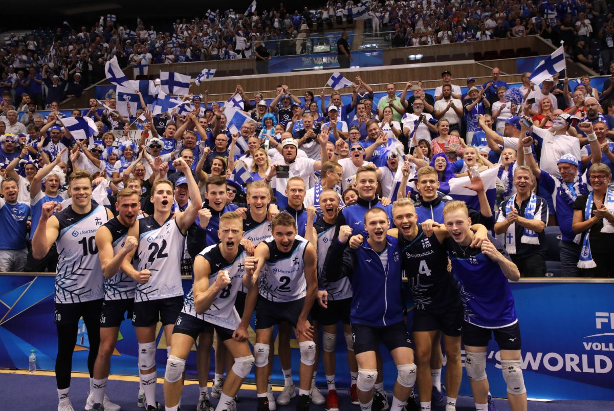 Suomen miehet lentopallon EM-kisoihin – ratkaisuottelussa ylivoimainen voitto